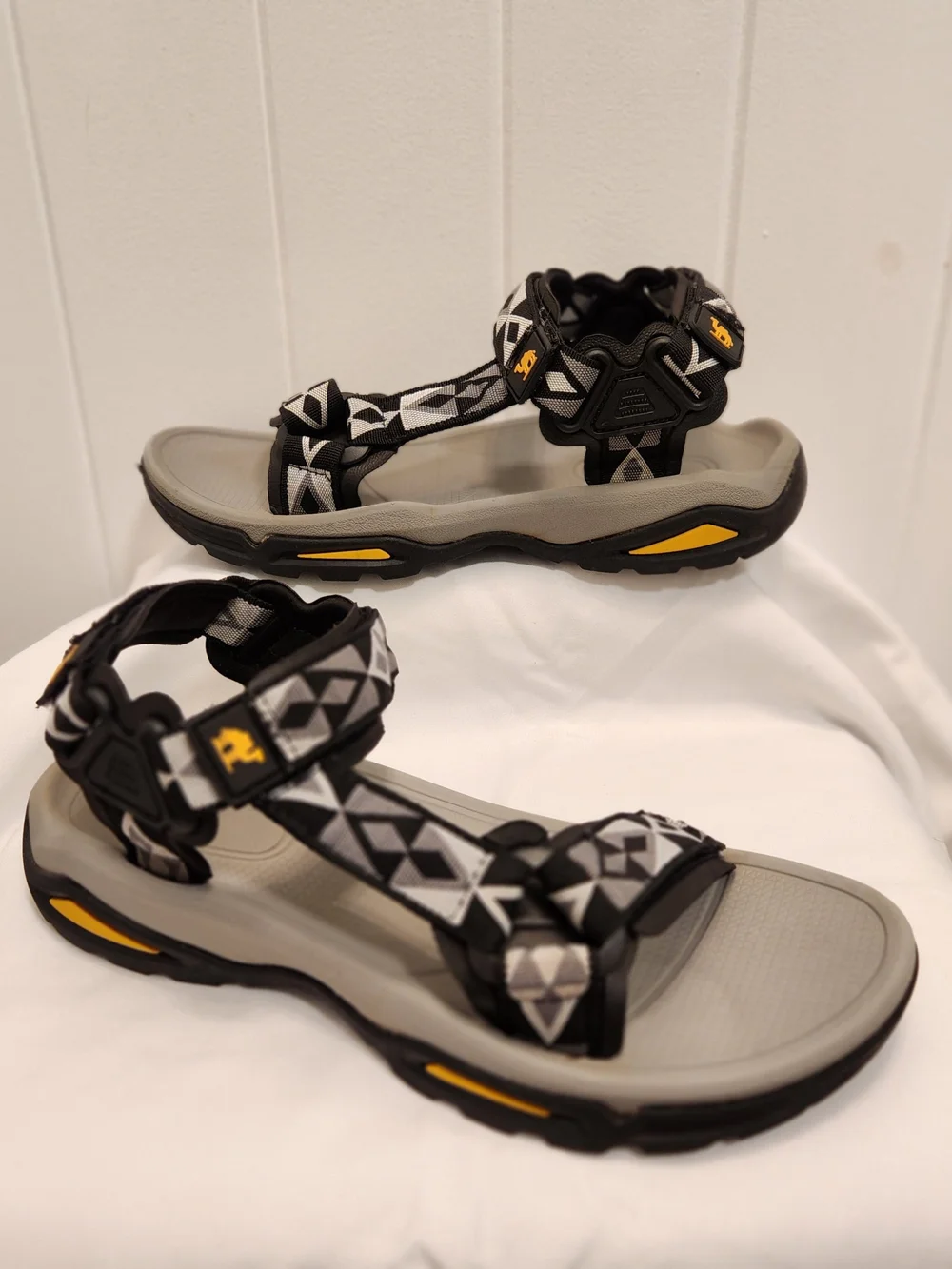 Camel Crown Men’s Size 8  Waterproof Hiking Outdoor Sport Sandals Shoes Strappy